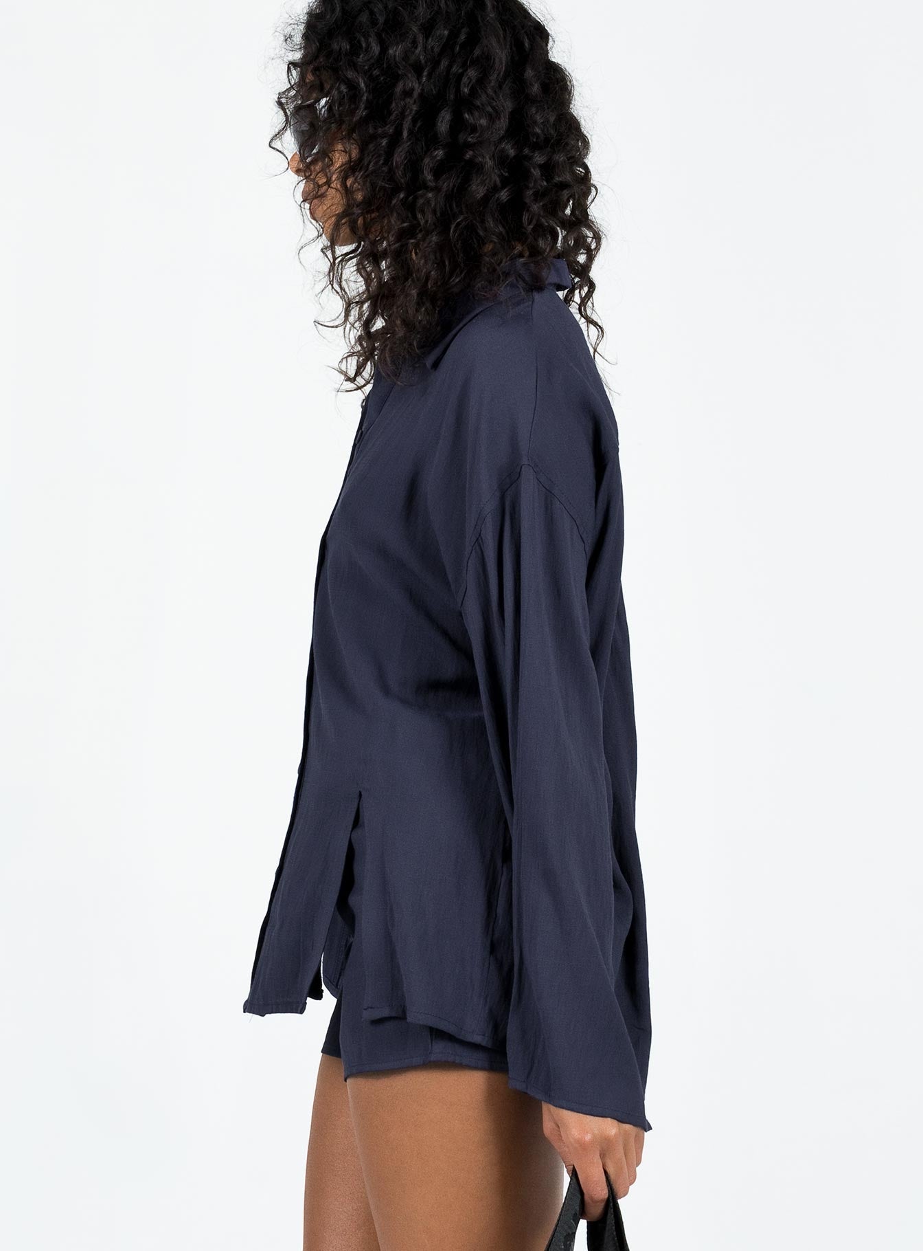 Two piece sets Long sleeve shirt Classic collar Front button fastening Slits at front Shorts Elasticated waistband Non-stretch Lined shorts