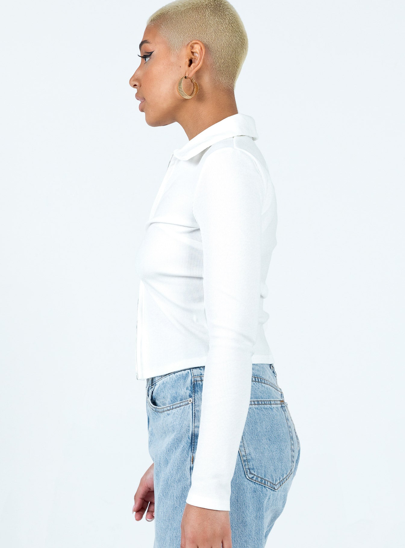 White long sleeve top Ribbed material  Classic collar  Double ended zip fastening 