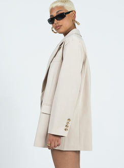 Oversized blazer Spare button included Lapel collar  Button front fastening  Twin hip pockets  Faux chest pocket  Four-button cuffs  Satin lined 