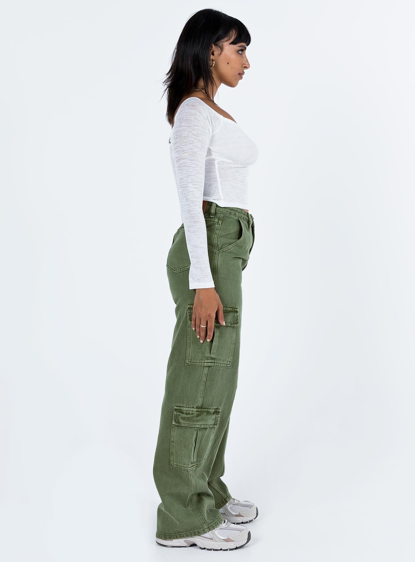 Cargo jeans Green denim High rise Belt looped waist  Button and zip fastening Four classic pockets Branded patch at back Straight leg Extra cargo style leg pockets