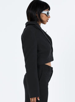 Black cropped blazer Ribbed material Lapel collar Single button fastening at front Chest pocket Padded shoulders
