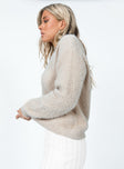 Relaxed fit sweater Fluffy knit material 