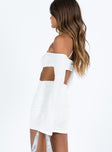 White long sleeve mini dress Elasticated shoulder straps Fixed off-the-shoulder sleeves Silver-toned hardware at bust Cut out detail Low back Ruched back Good stretch Partially lined