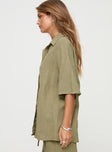 Olive Linen shirt Relaxed fit, button fastening, lapel collar
