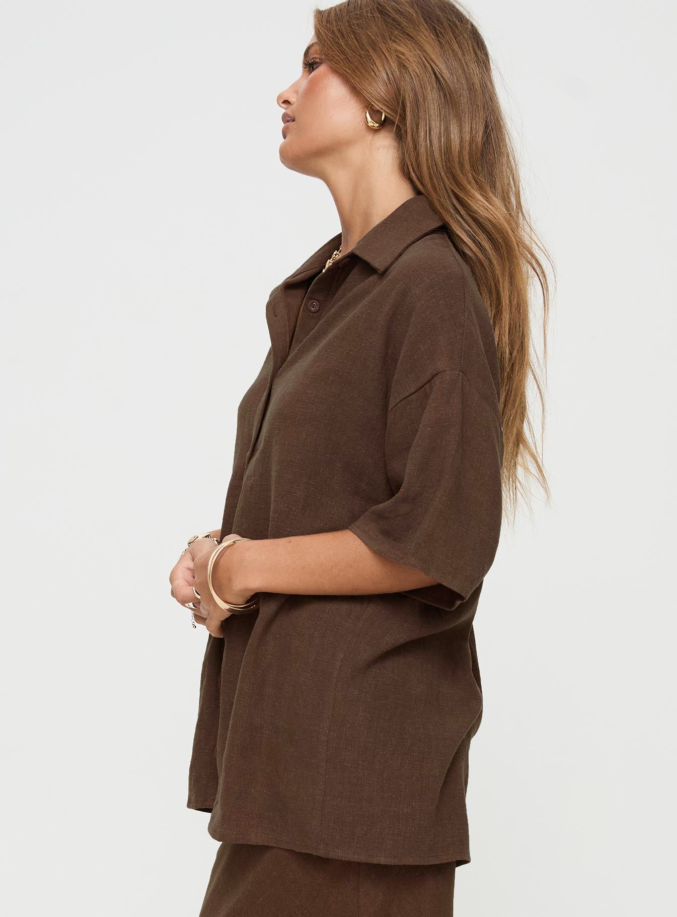 Brown Linen shirt Relaxed fit, button fastening, lapel collar