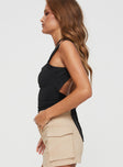 Backless top Fixed shoulder straps, square neckline, tie fastening at back Good stretch, fully lined