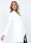 White blazer 100% polyester Lapel collar  Button front fastening  Faux pockets  Padded shoulders 