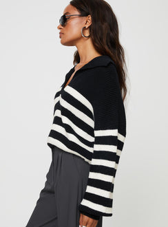 Oversized striped knit sweater V-neckline, classic collar, drop shoulder Non-stretch material, unlined 