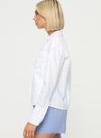 White shirt Relaxed fit, classic collar, tie fastening at front, twin breast pockets&nbsp;