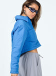 Cropped blue puffer jacket Quilted material Classic collar Press button fastening at front Twin chest pockets