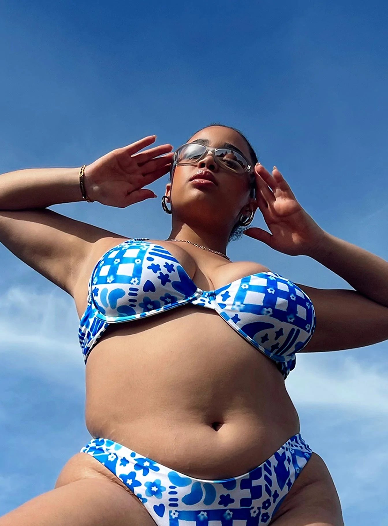 Bikini top Printed design Balconette style Adjustable shoulder straps Wired cups Clasp fastening at back Fully lined