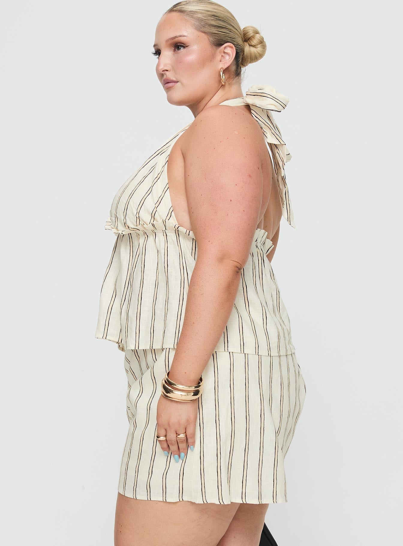 Princess Polly Curve  Striped linen set Halter neck top, tie fastening, elasticated band under bust, v-neckline High-rise shorts, elasticated waistband, twin hip pocket Non-stretch material, partially lined  Princess Polly Lower Impact