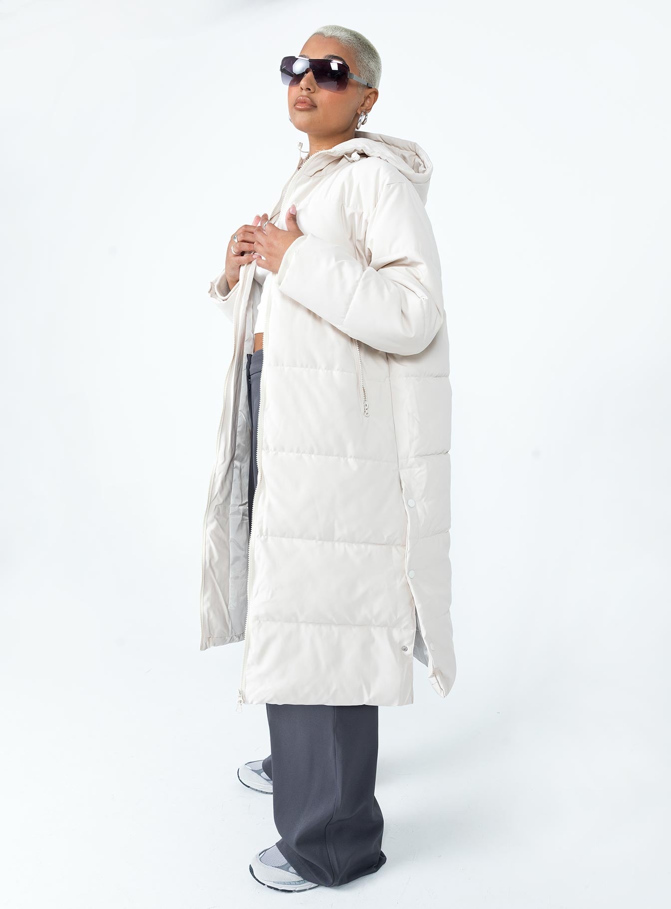 Longline puffer jacket Drawstring hood  Zip front fastening  Twin hip pockets  Press button fastening down sides  Fully lined 