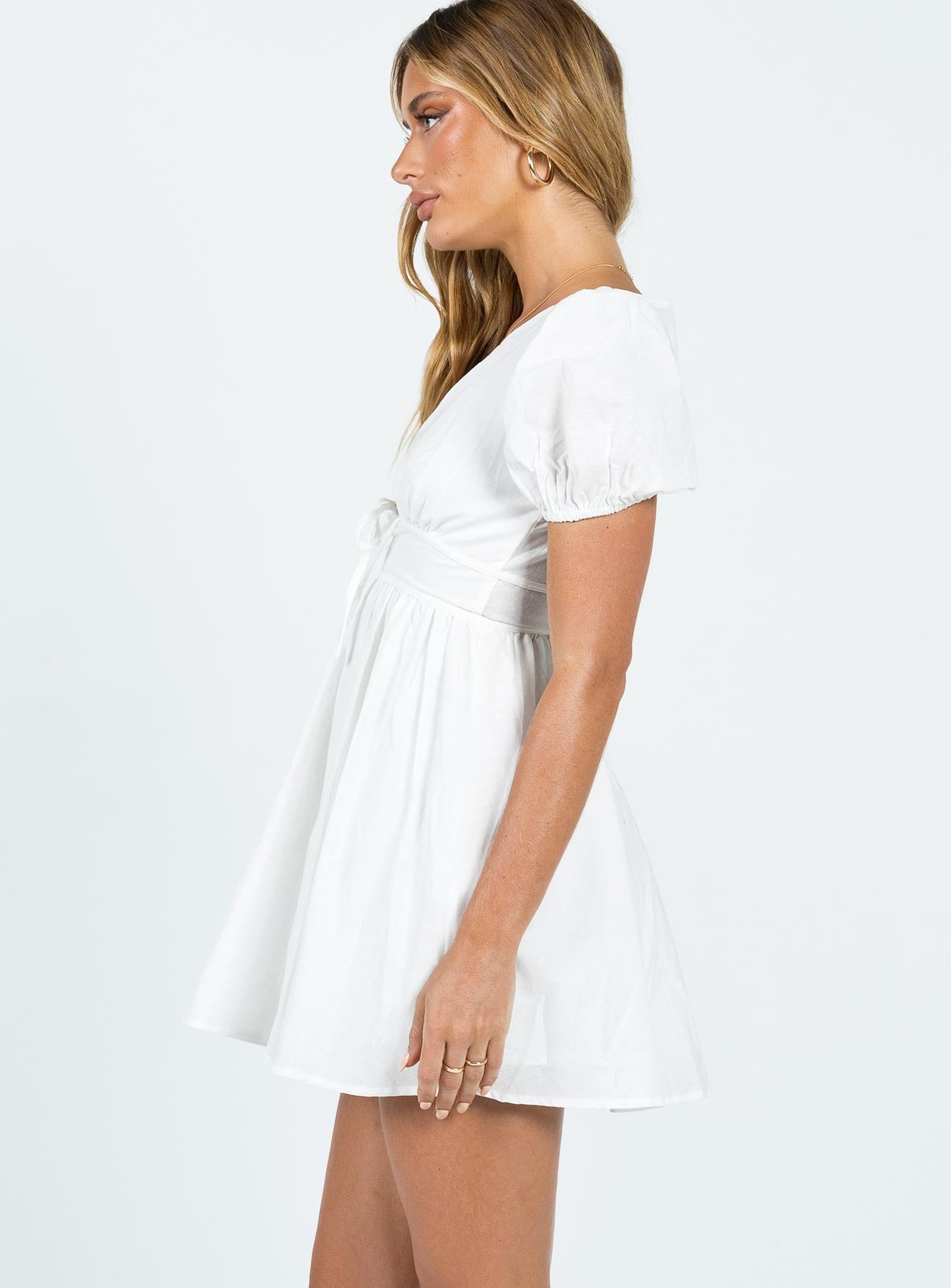 Mini dress V neck Tie fastening at front Puff sleeves Invisible zip fastening at back 