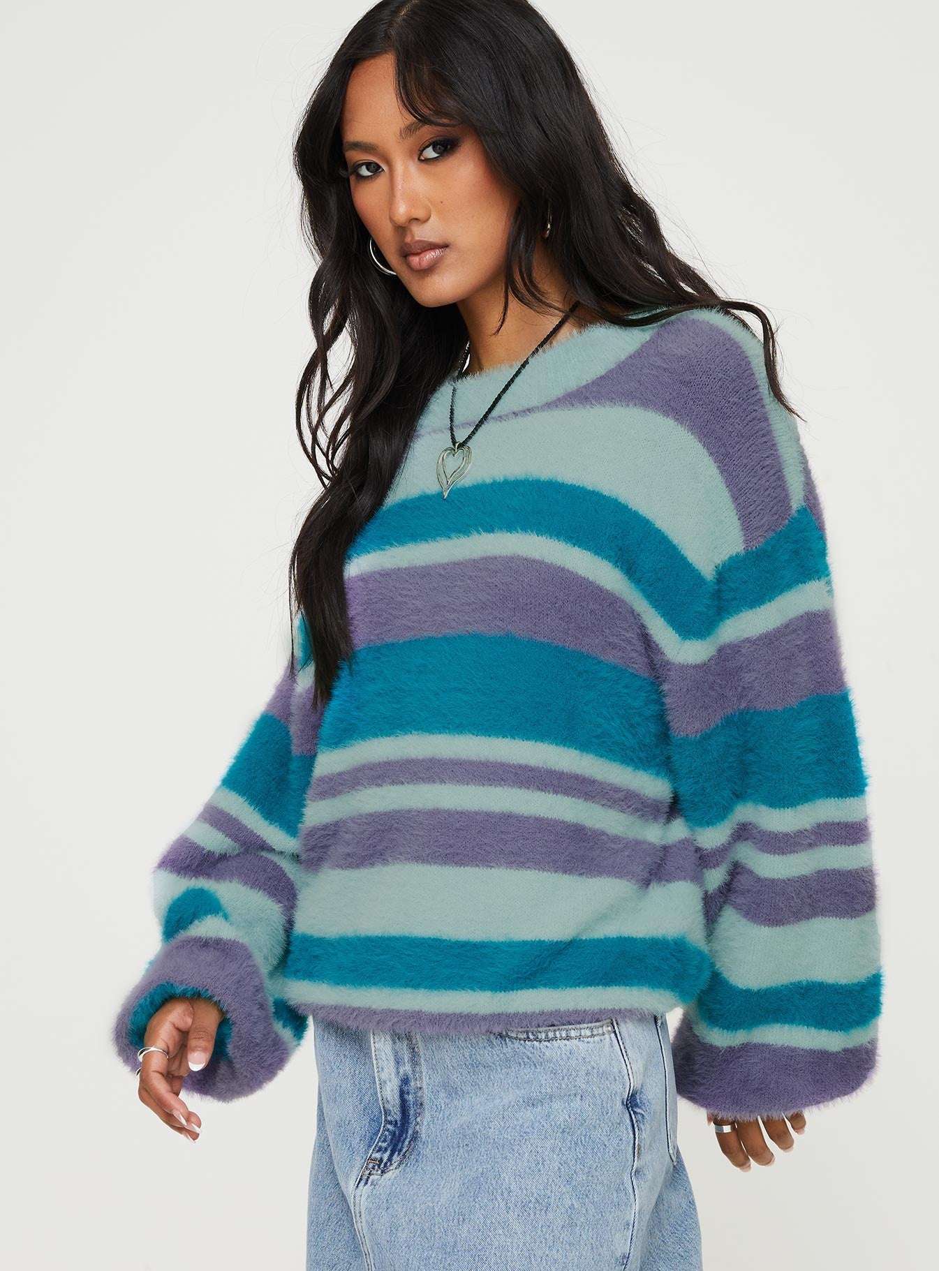 Sweater Relaxed fit, drop shoulder, textured knit material, crew neckline 