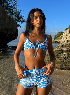 Swim shorts Printed design  Elasticated waistband  Good stretch 