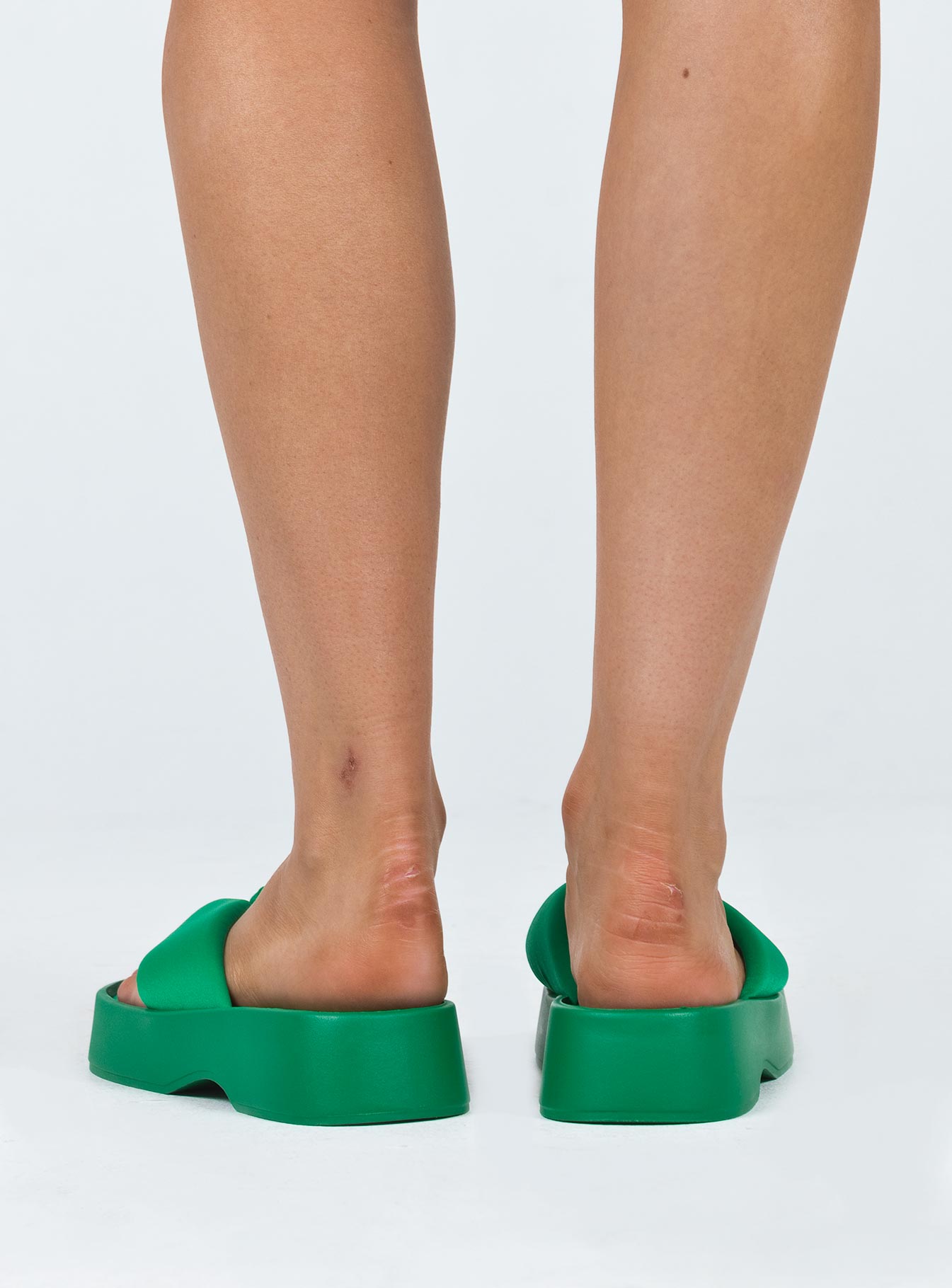 Sandals  Flip-flop style upper  Rounded toe  Padded foot  Platform base 