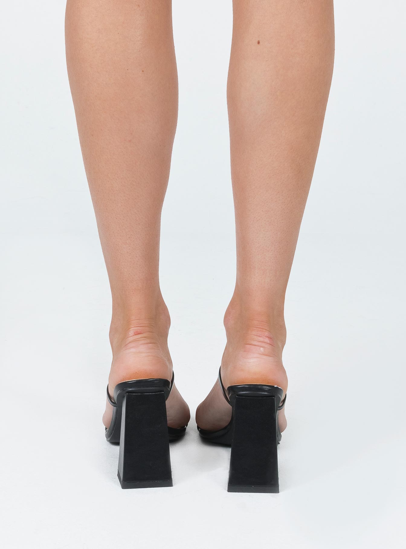 Black heels Upper & Lining: 100% PU Outside: 100% PVC Faux leather material  Thin strappy upper  Square toe  Block heel  Padded footbed 