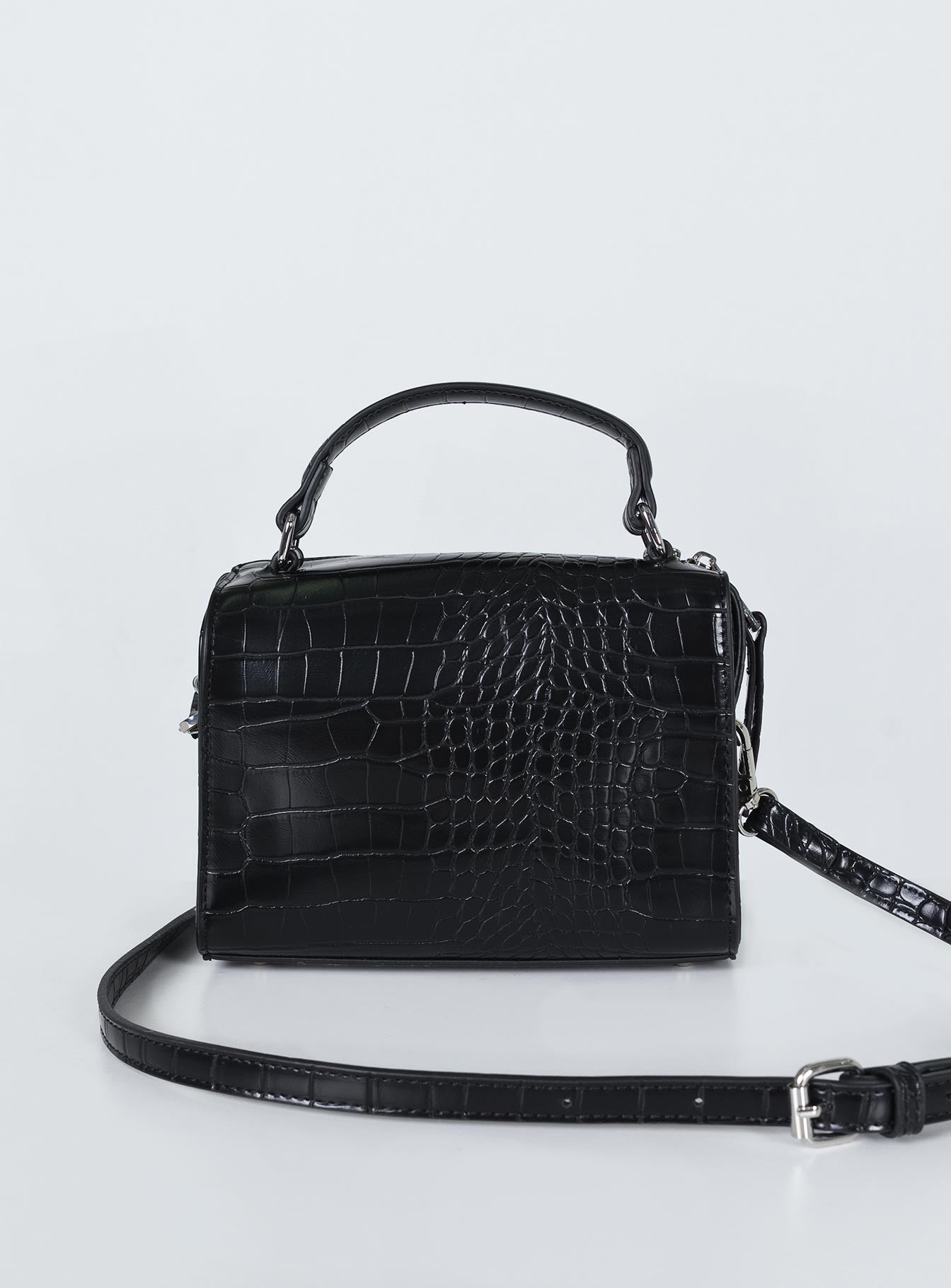 Bag Single top handle Removable shoulder strap Zip fastening  Faux croc leather Gold-toned hardware Internal pockets W 19cm x H 15cm x D 9cm /  W 7.4