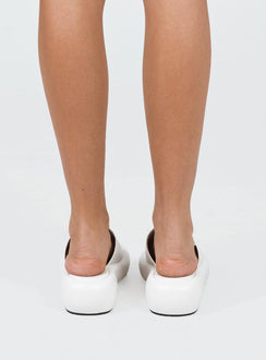 Sandals Faux leather material Single wide upper Padded footbed