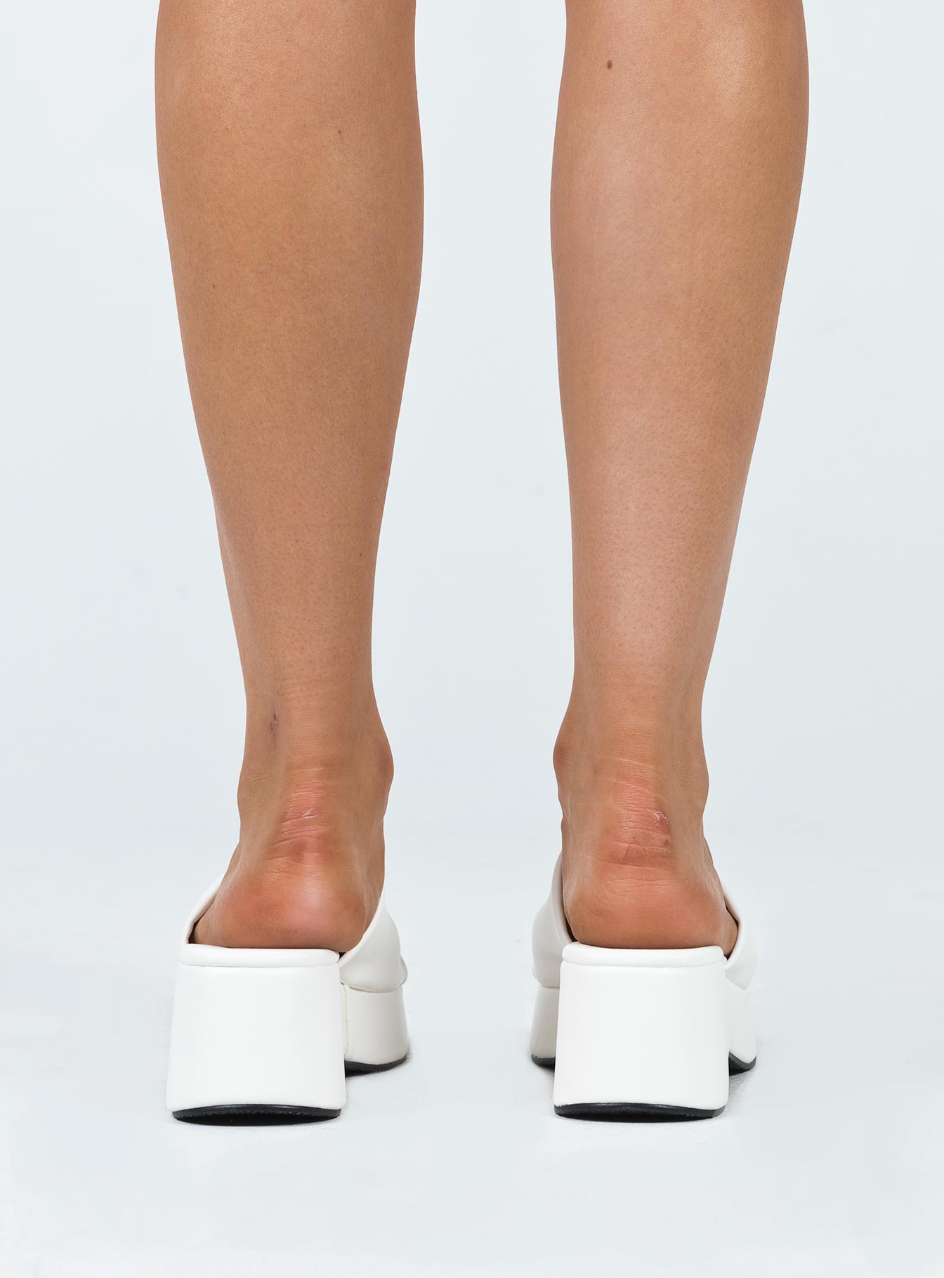 Therapy Cindy Sandals White