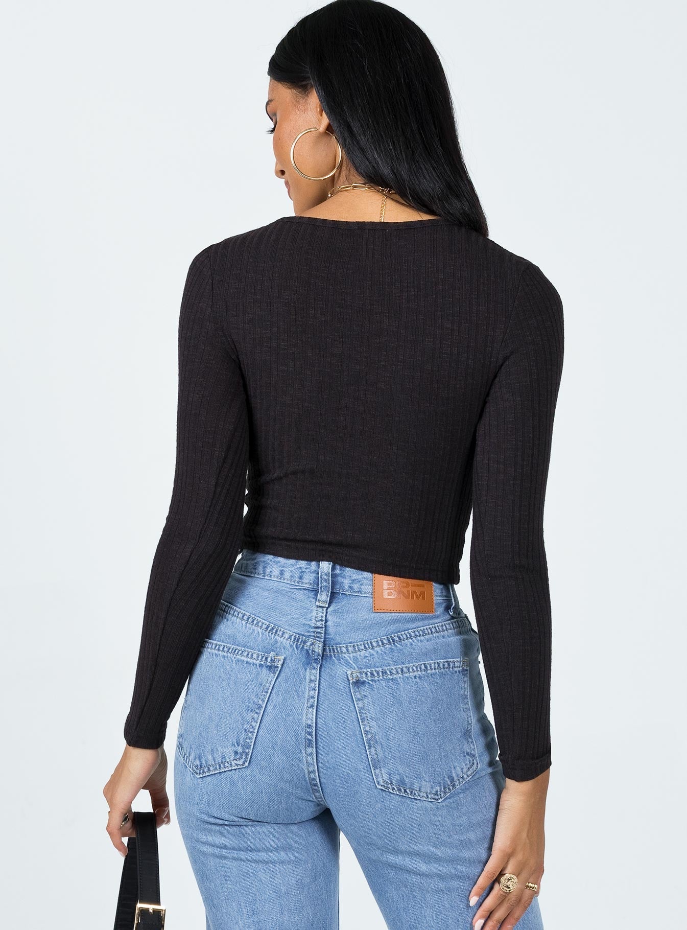 Long sleeve top  Slim fitting  62% polyester 13% rayon 21% cotton 4% spandex  Ribbed material  Wide neckline 