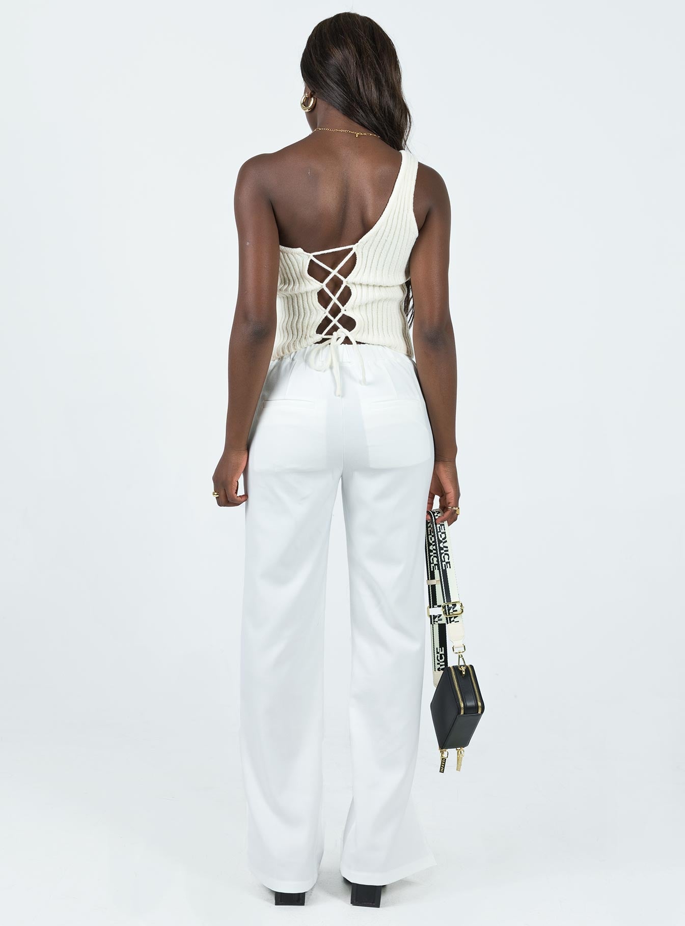 Pants Hook & zip front fastening  Elasticated waistband  Twin hip pockets  Faux back pockets  Slit at hem Straight leg 