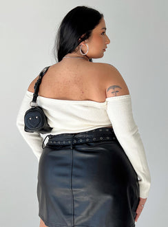 Top Ribbed knit material Off the shoulder design Good stretch Unlined 