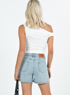 Denim shorts High rise Light wash denim Belt looped waist Zip and button fastening Five-pocket design Branded patch at back