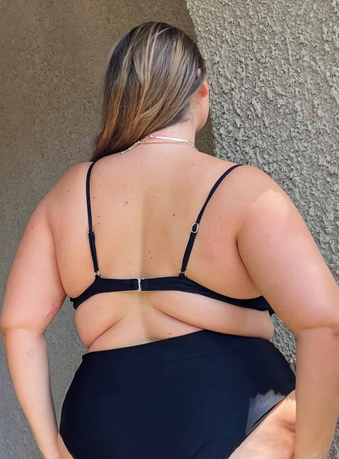 Bikini top Balconette style Wired cups Adjustable shoulder straps Clasp fastening Unpadded