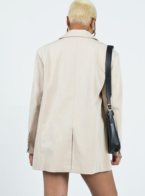 Oversized blazer Spare button included Lapel collar  Button front fastening  Twin hip pockets  Faux chest pocket  Four-button cuffs  Satin lined 