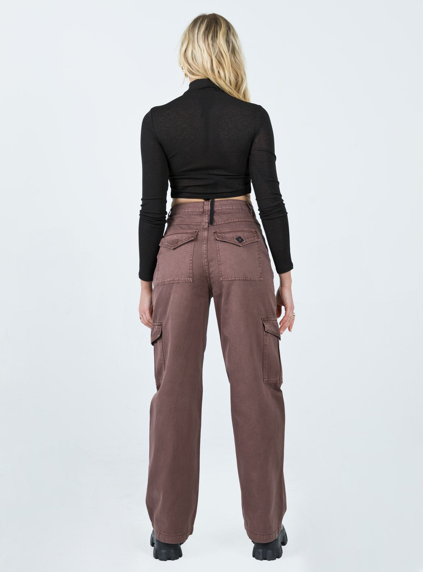 Cargo pants Zip & button fastening  Belt looped waist  Classic hip pockets  Velcro leg & back pockets Wide leg 