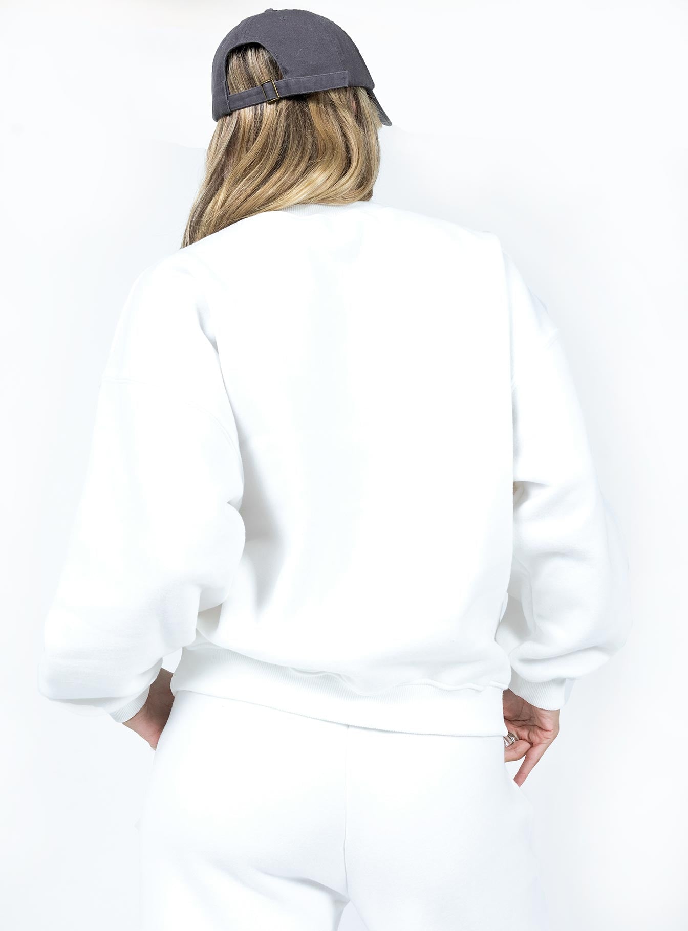 Sweater Relaxed fit Graphic print  Ribbed cuffs & waist  Good stretch  Soft lining 