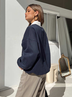 Crewneck sweater 75% polyester 25% cotton Graphic print Drop shoulder Good stretch Soft fleece lining