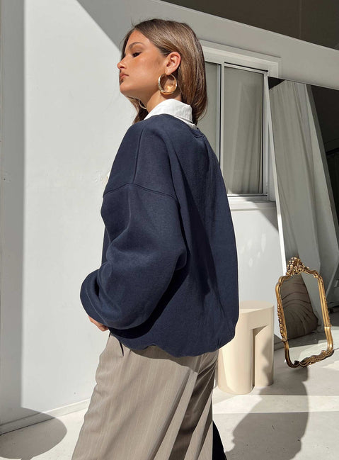 Crewneck sweater 75% polyester 25% cotton Graphic print Drop shoulder Good stretch Soft fleece lining