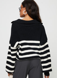 Oversized striped knit sweater V-neckline, classic collar, drop shoulder Non-stretch material, unlined 