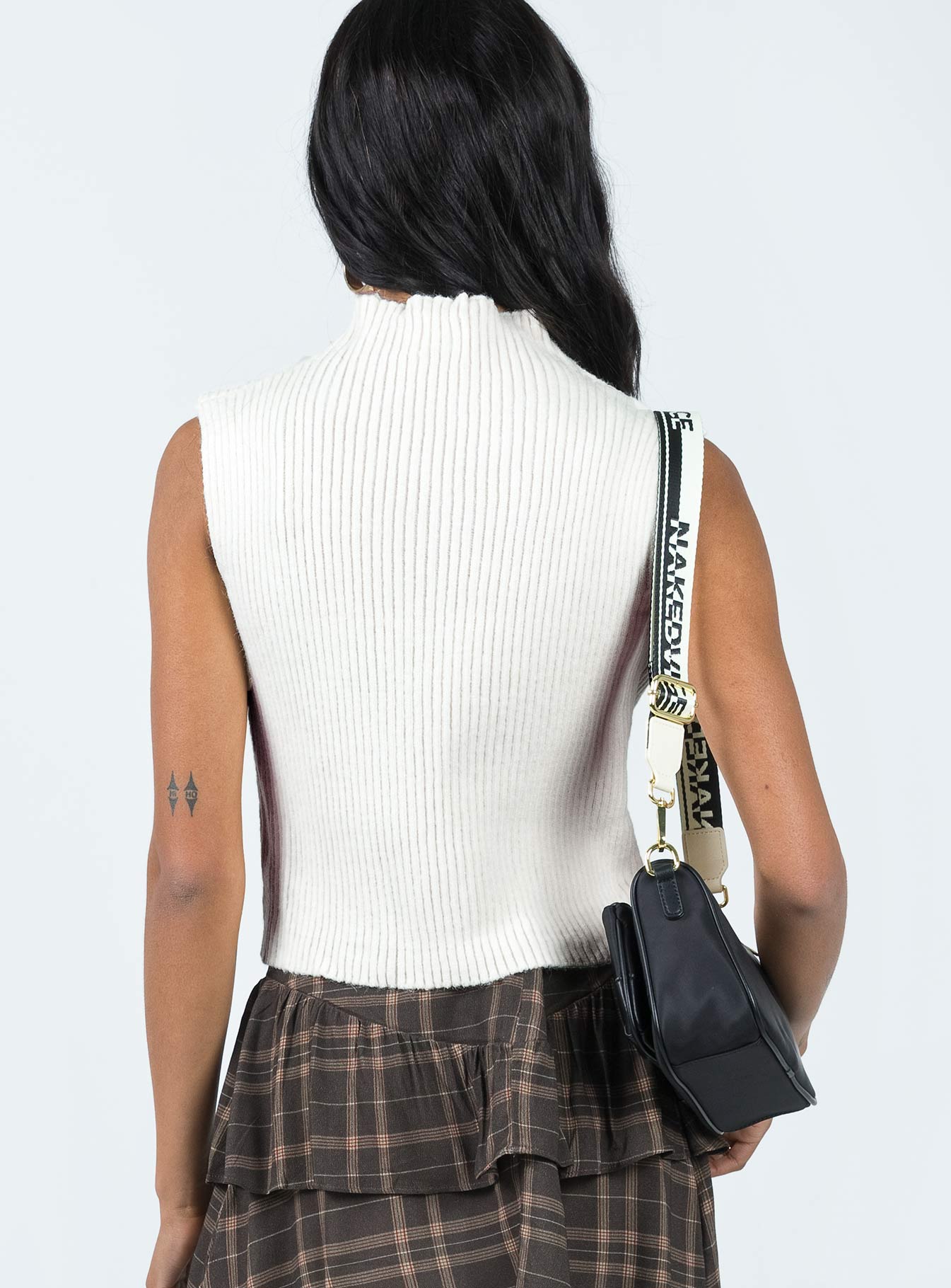 Davena Sweater Vest Cream Princess Polly  regular 