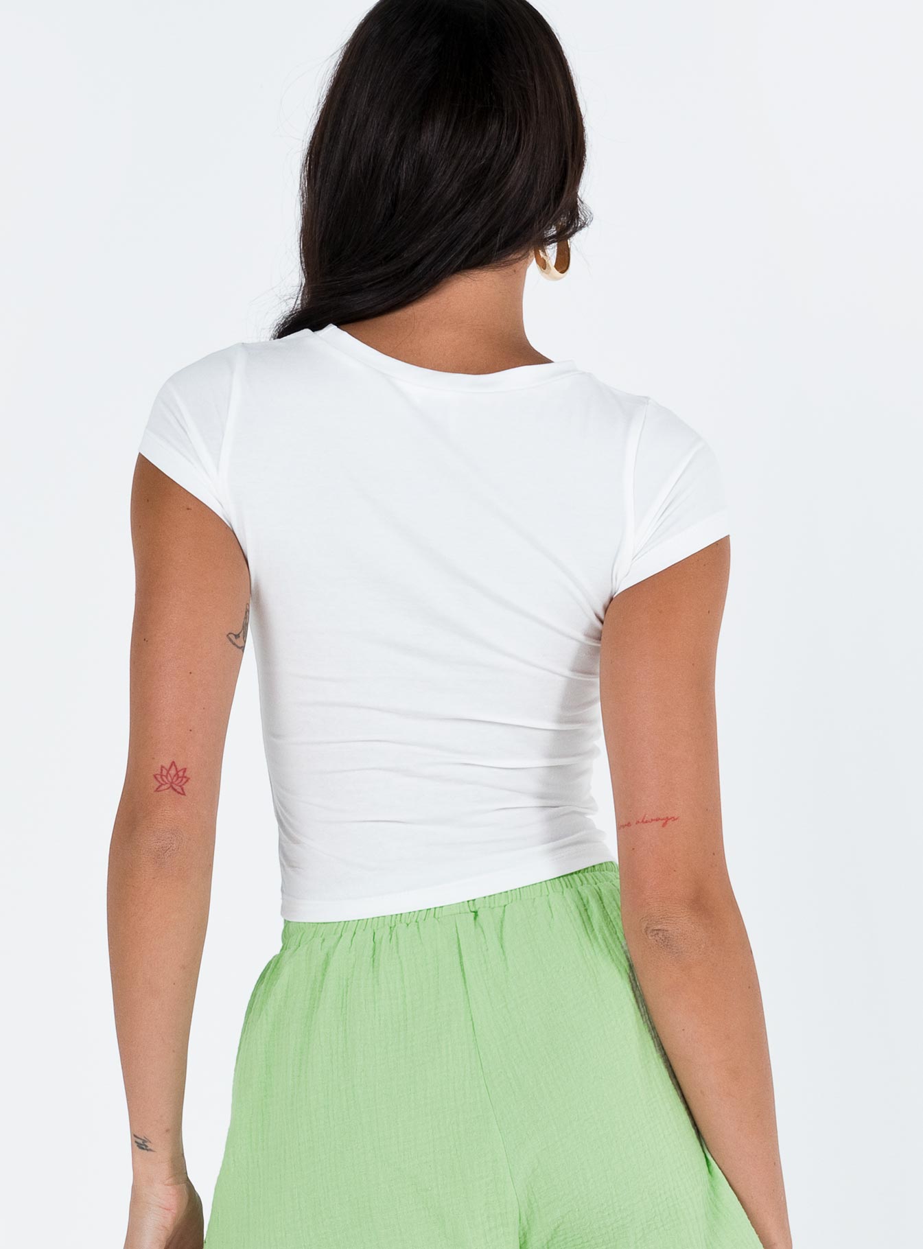 Cropped tee Graphic print Cap sleeve Good stretch Unlined 