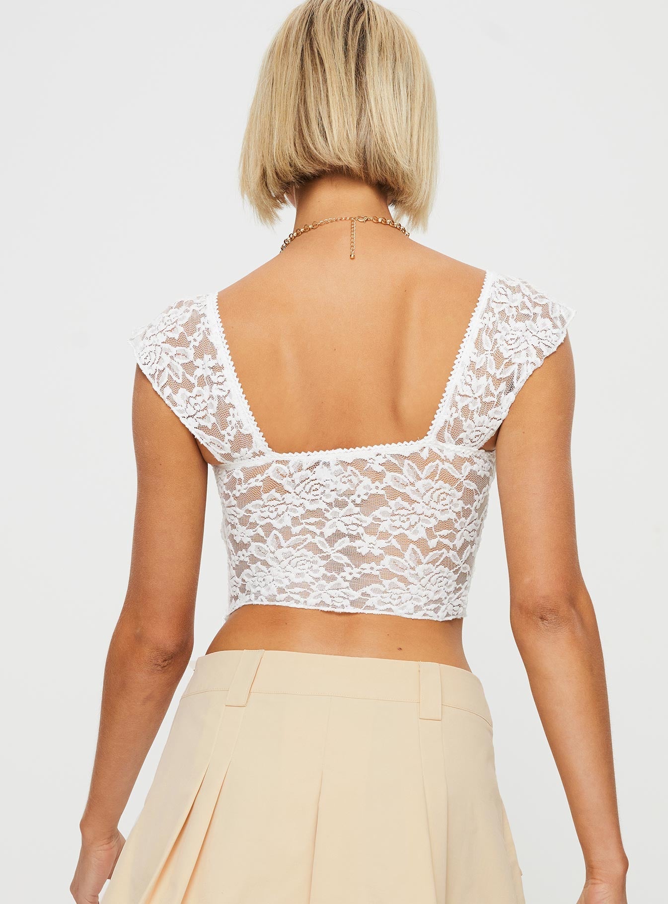 Lace top Sweetheart neckline, wide cap sleeves, lace trimming, invisible zip fastening at side Lace top Sweetheart neckline, wide cap sleeves, lace trimming, invisible zip fastening at side 