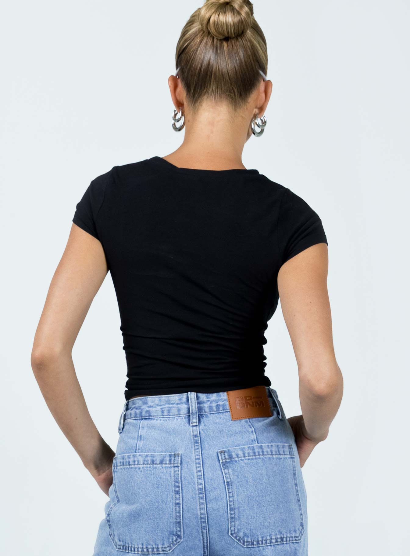 Cropped tee Graphic print Cap sleeve  Good stretch Unlined 