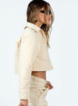 Cropped cream puffer jacket Quilted material Classic collar Press button fastening at front Twin chest pockets