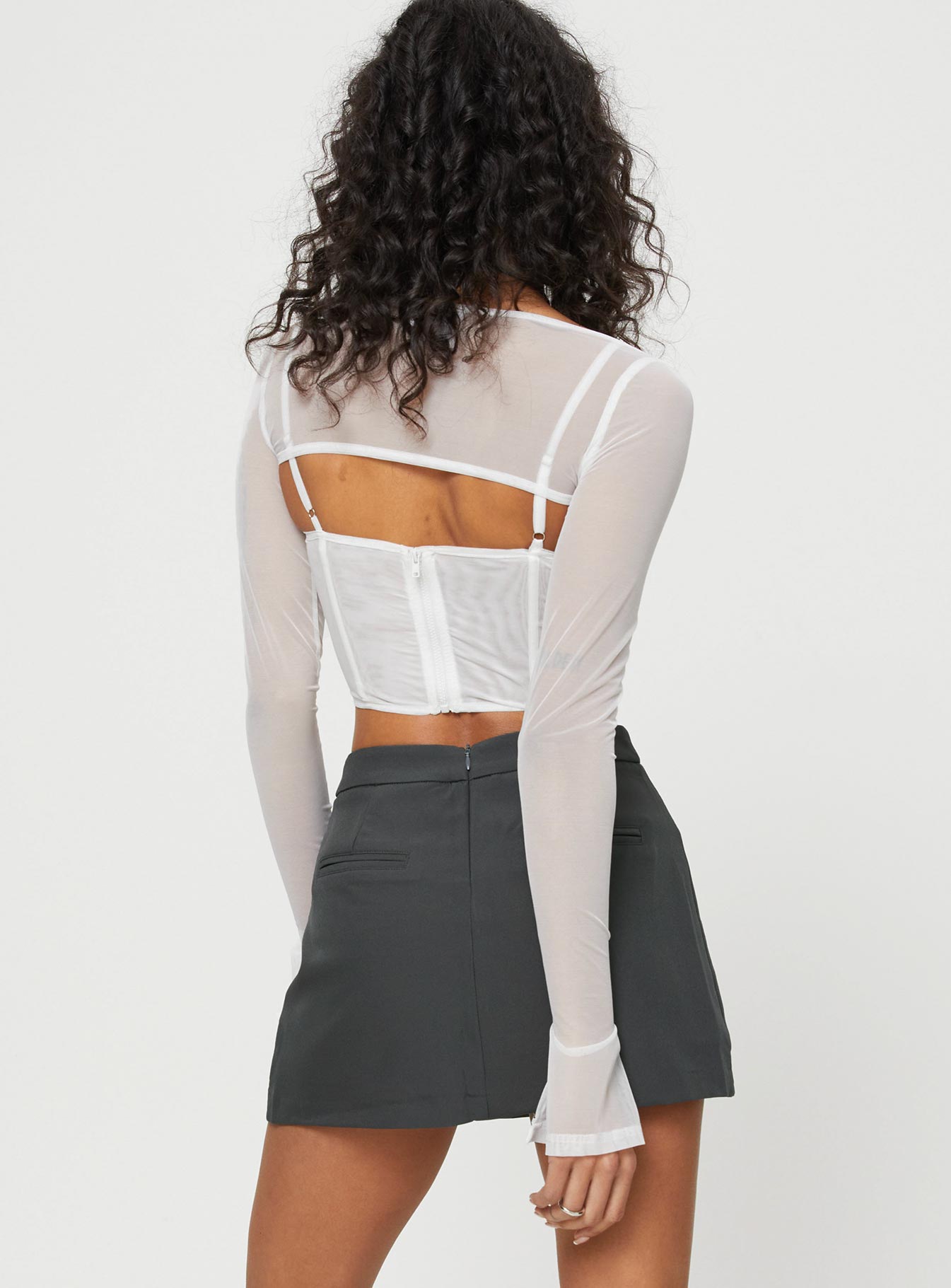 Mid rise skort Invisible zip fastening, slit at side Good stretch, fully lined 