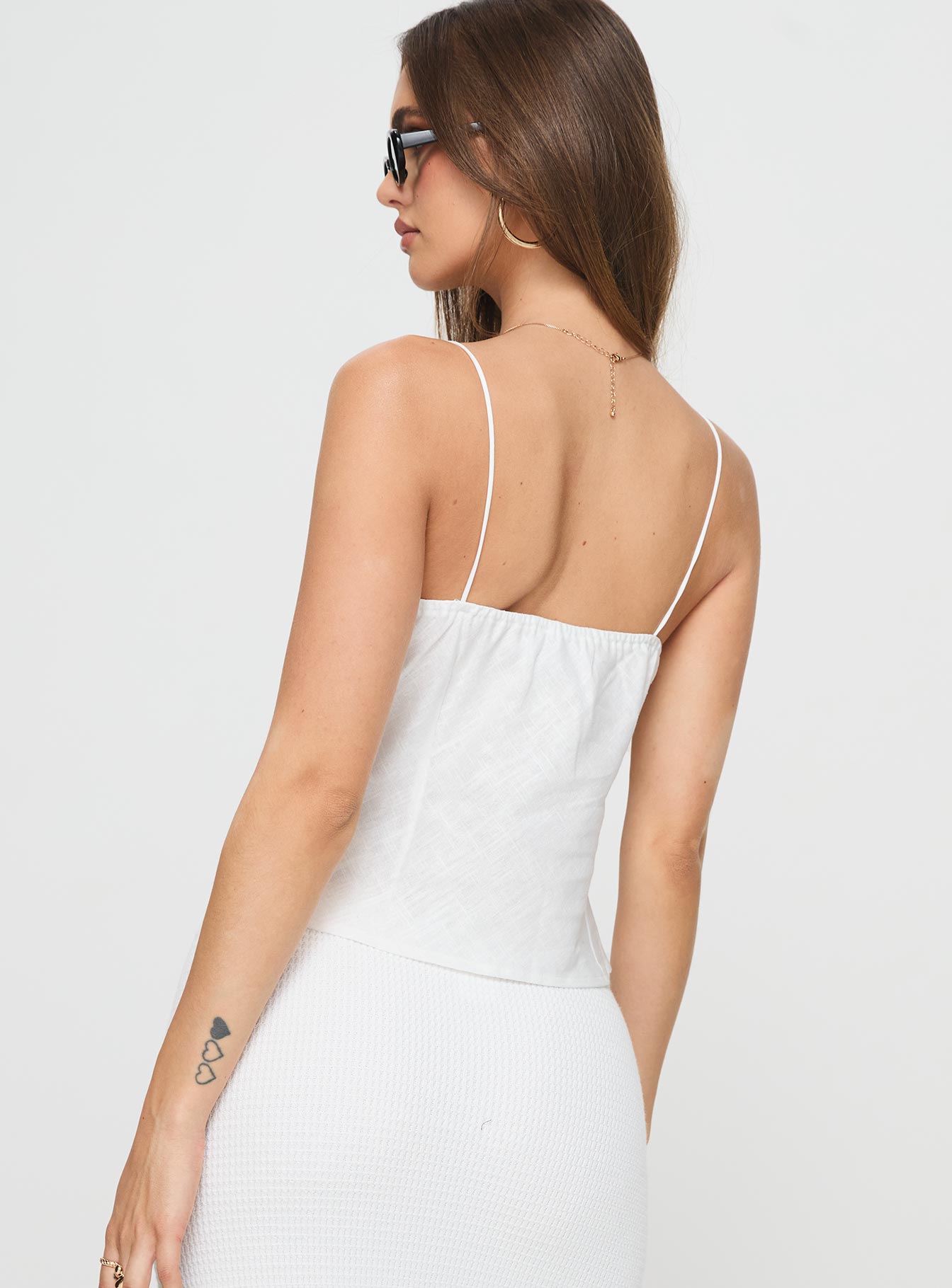 Linen top Elasticated shoulder straps, v-neckline Non-stretch material, lined bust