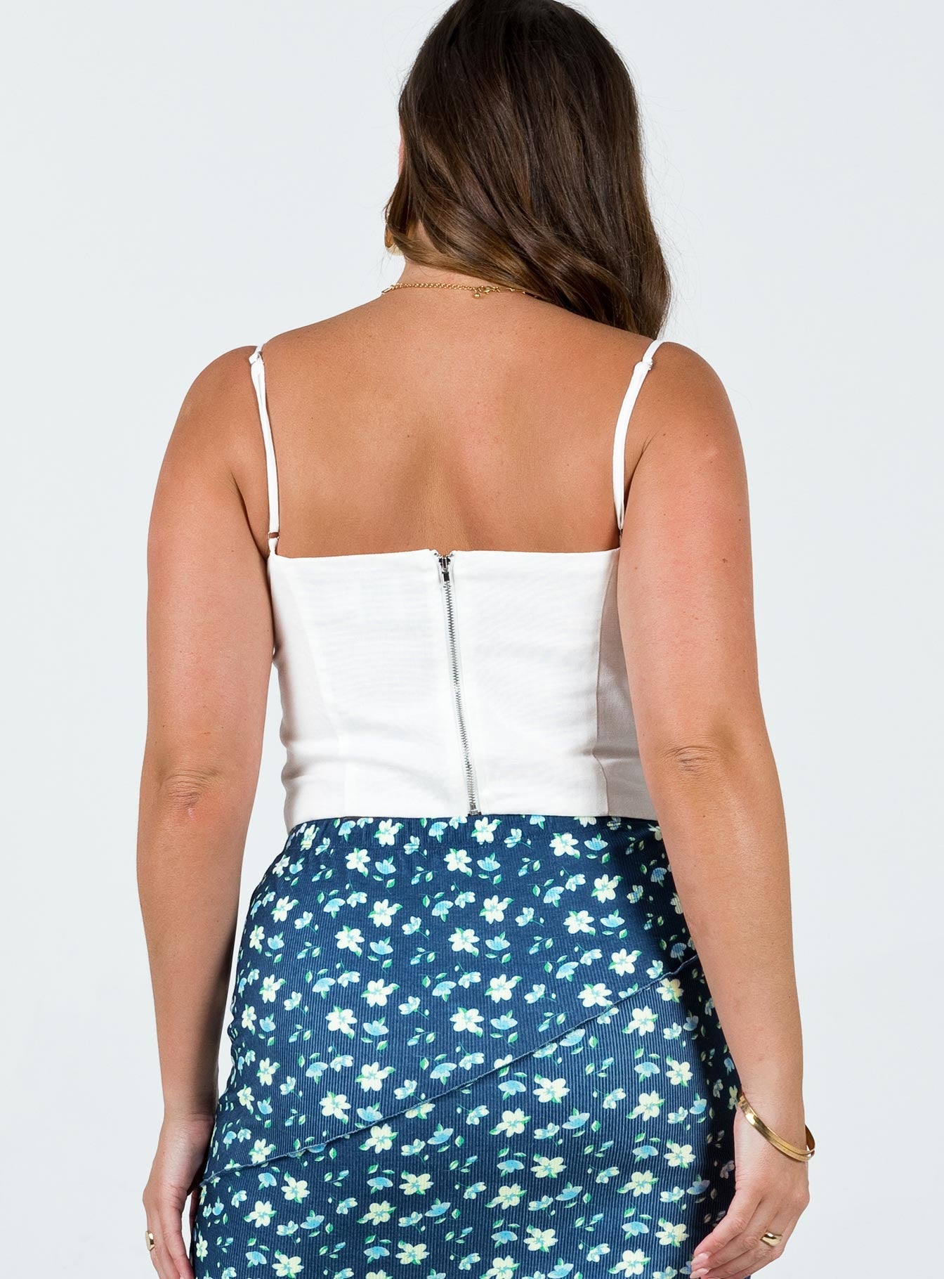 Corset Adjustable shoulder straps Wired cups Adjustable ruching at bust Zip fastening at back