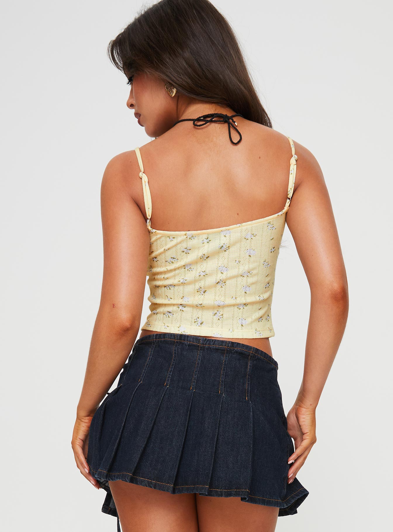 Top, floral print Slim fitting, sweetheart neckline, lace trim, rose detail at bust Adjustable straps