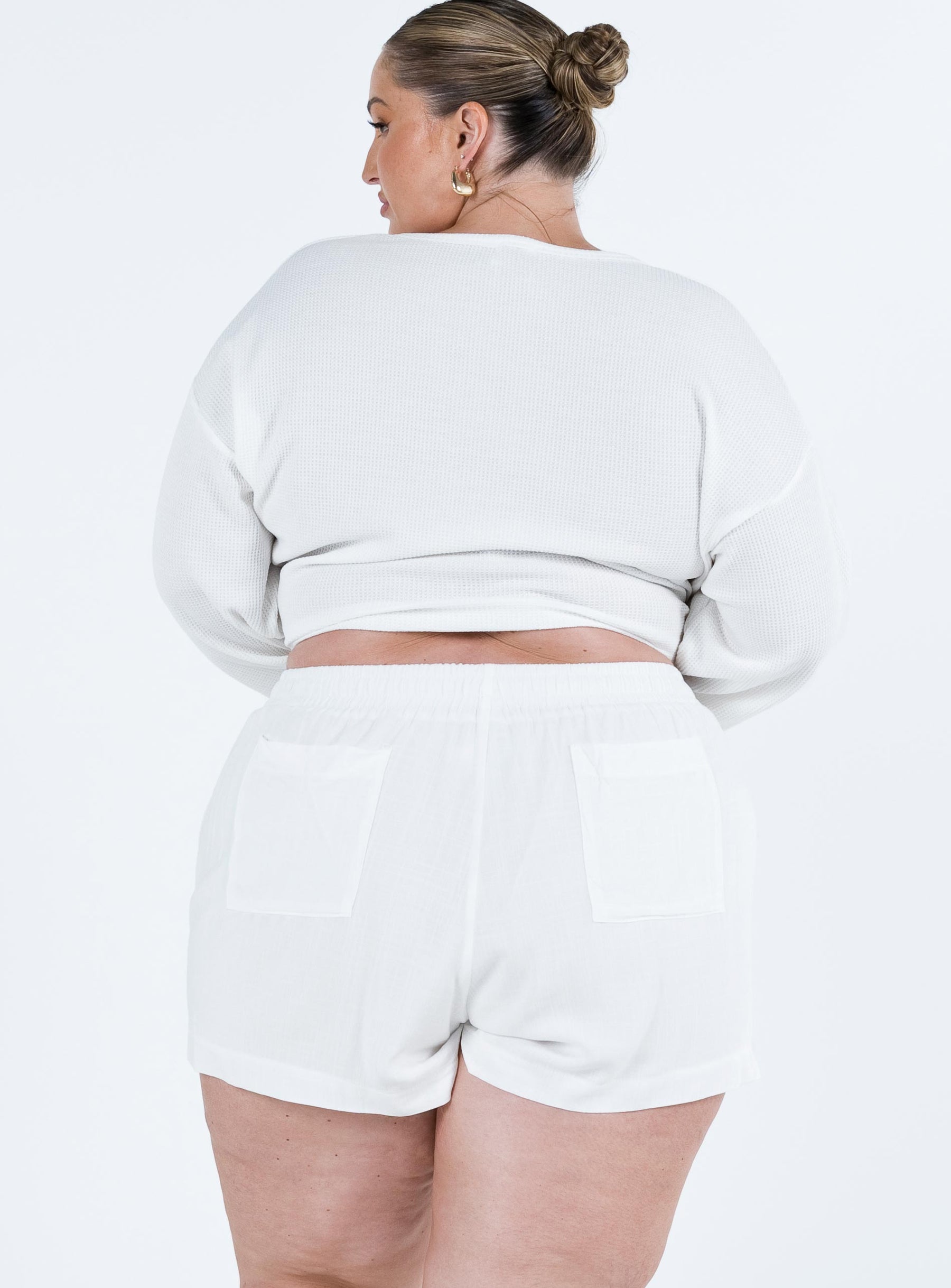 High rise shorts Elasticated waistband Twin pockets at back  Linen look Non stretch  Fully lined