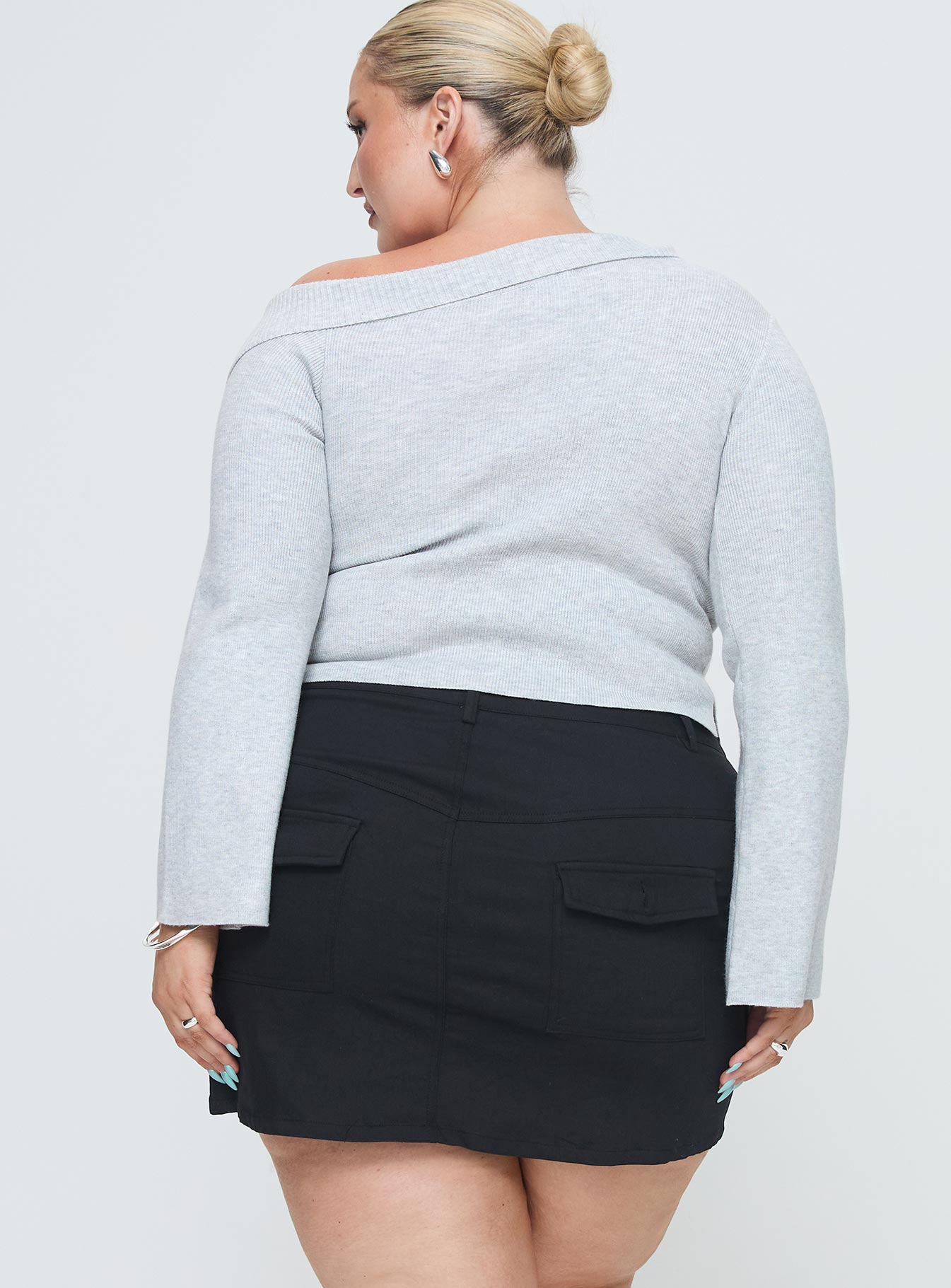 Princess Polly Curve  Low rise mini skirt Belt looped waist, zip and button fastening, four-pocket design Slight stretch, unlined 