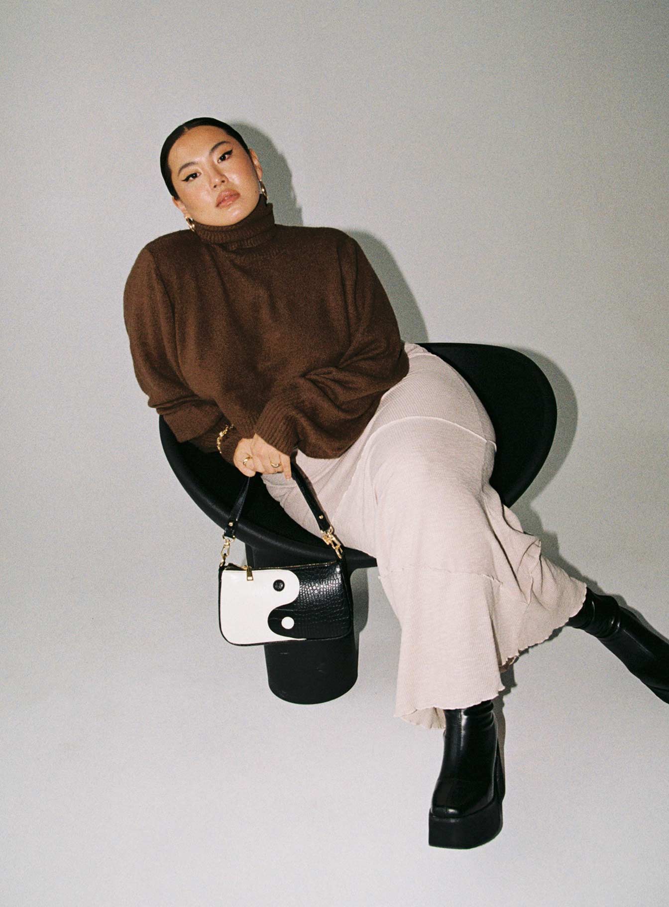 Sweater, brown, relaxed fit, High neckline Soft knit material Cropped fit Balloon style sleeves