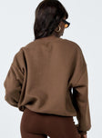 Oversized jumper Print on front Crew neckline Relaxed sleeves Drop shoulder Soft fleece lining