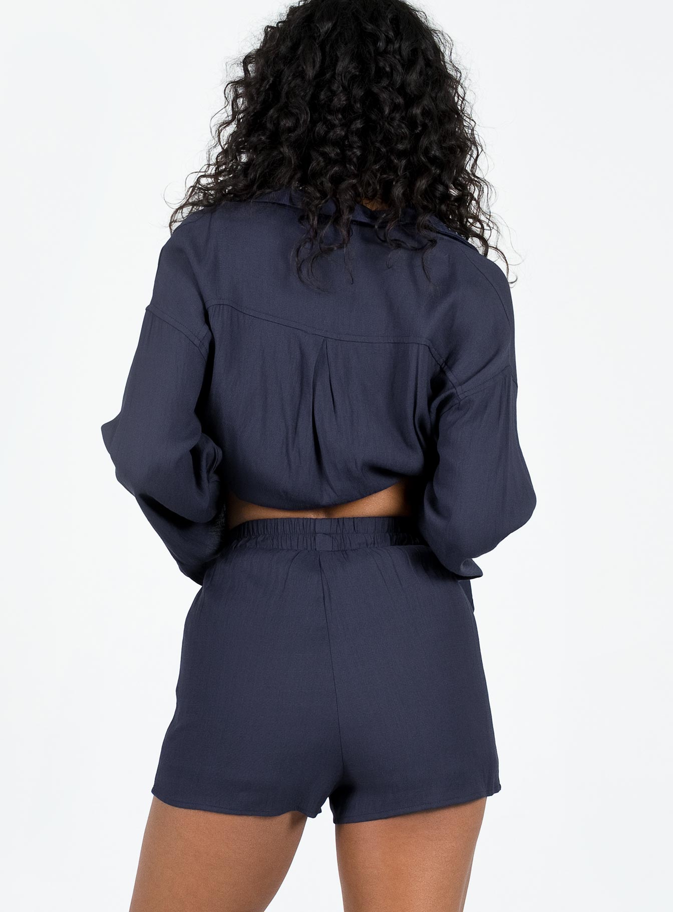 Two piece sets Long sleeve shirt Classic collar Front button fastening Slits at front Shorts Elasticated waistband Non-stretch Lined shorts